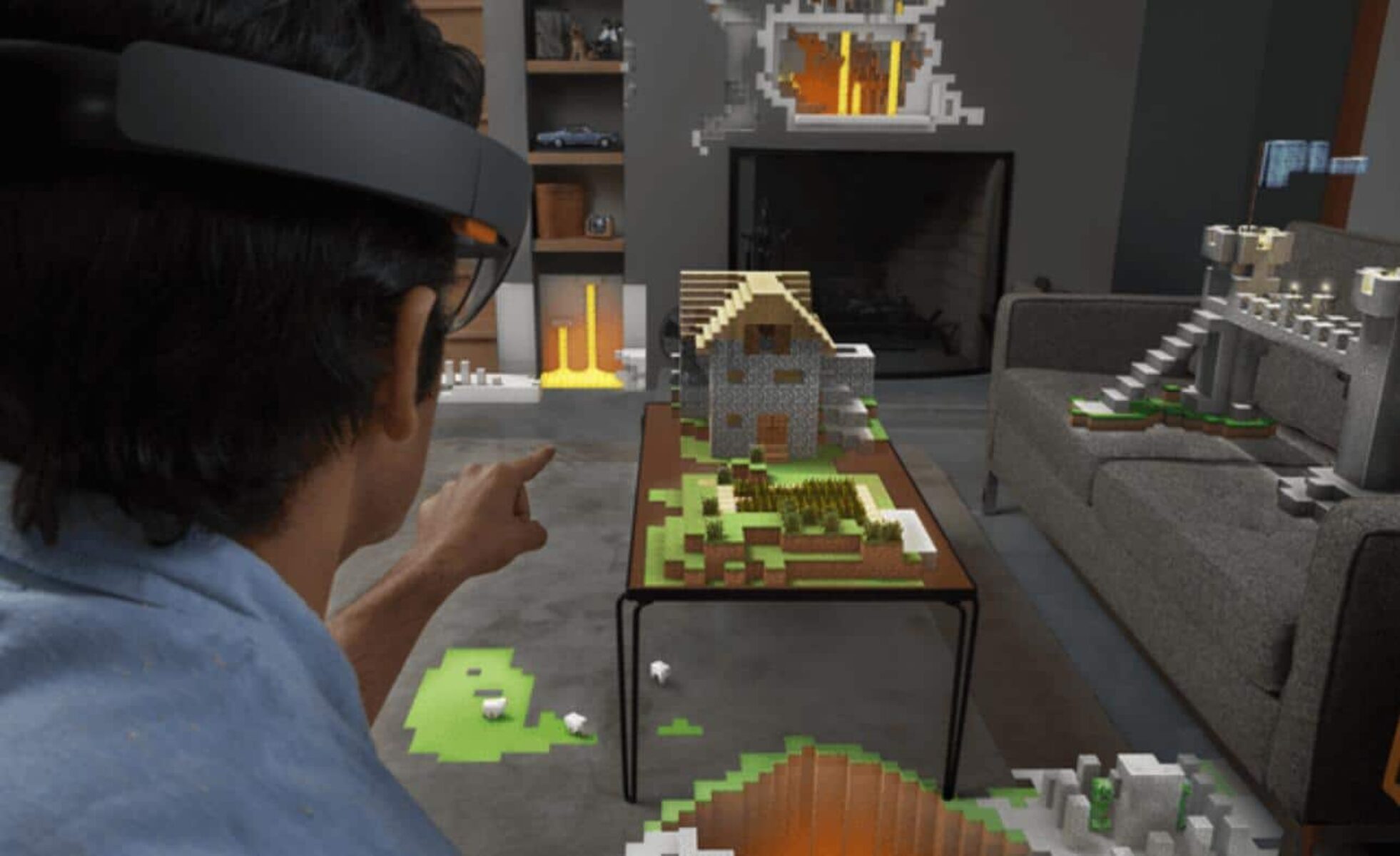 HoloLens_Minecraft_(15716942894)