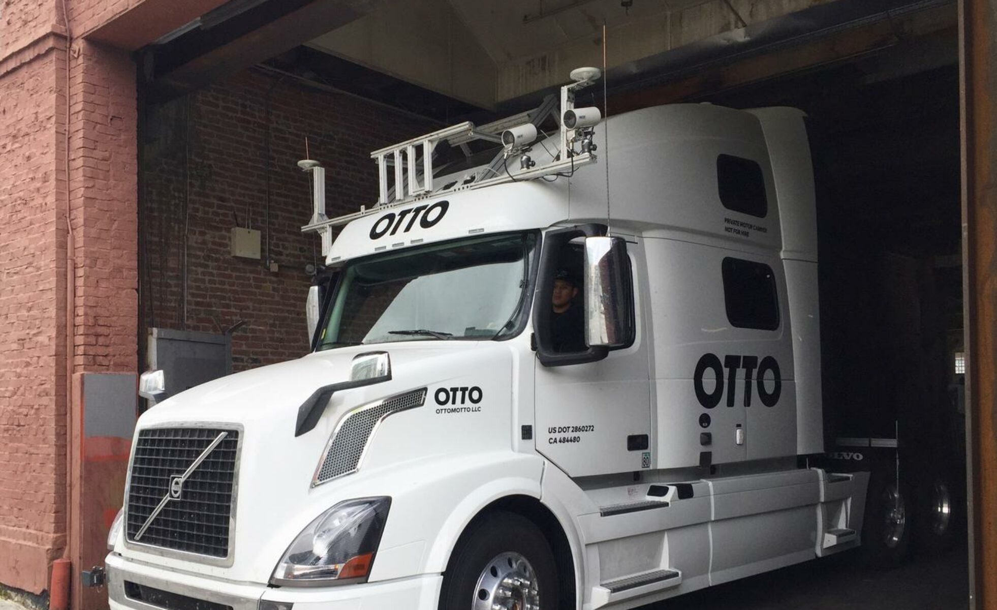 Uber_OTTO_at_their_SF_headquarters